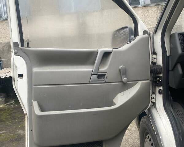 Белый Фольксваген Transporter, объемом двигателя 2.5 л и пробегом 276 тыс. км за 4550 $, фото 12 на Automoto.ua