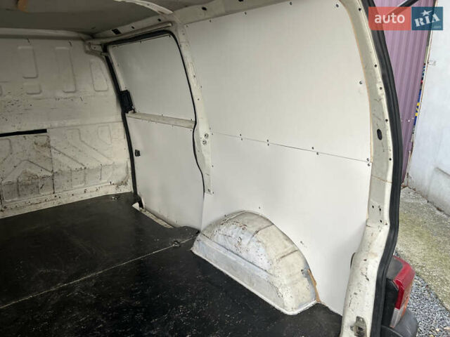 Білий Фольксваген Transporter, об'ємом двигуна 2.46 л та пробігом 265 тис. км за 6500 $, фото 7 на Automoto.ua