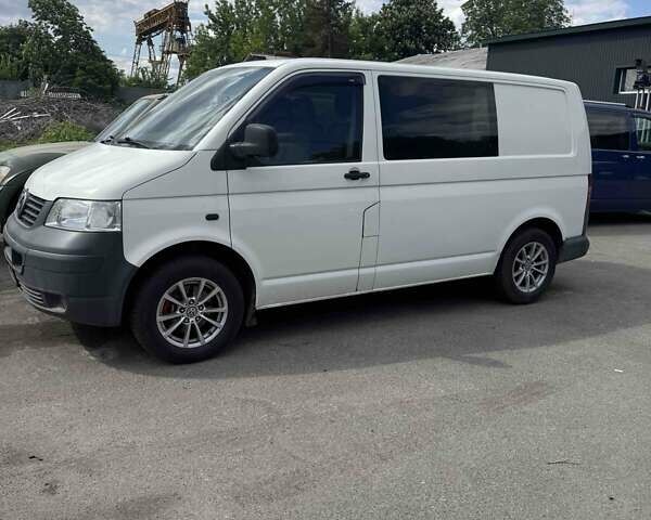 Белый Фольксваген Transporter, объемом двигателя 1.9 л и пробегом 200 тыс. км за 8500 $, фото 1 на Automoto.ua