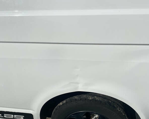 Белый Фольксваген Transporter, объемом двигателя 1.97 л и пробегом 366 тыс. км за 14000 $, фото 3 на Automoto.ua