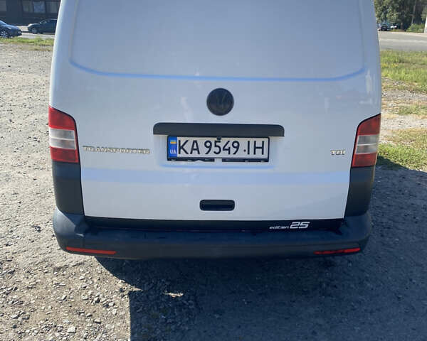 Белый Фольксваген Transporter, объемом двигателя 1.97 л и пробегом 366 тыс. км за 14000 $, фото 4 на Automoto.ua