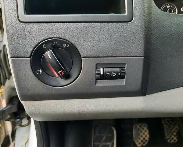 Белый Фольксваген Transporter, объемом двигателя 1.97 л и пробегом 180 тыс. км за 11500 $, фото 13 на Automoto.ua