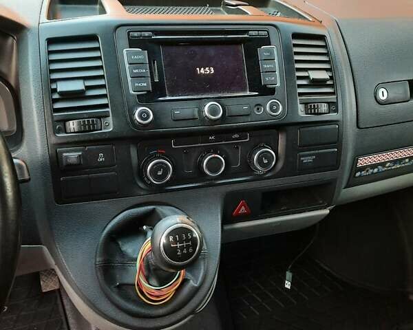 Белый Фольксваген Transporter, объемом двигателя 1.97 л и пробегом 180 тыс. км за 11500 $, фото 11 на Automoto.ua