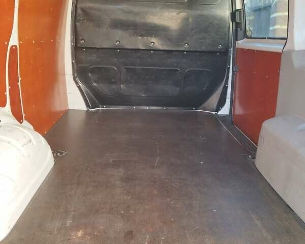 Белый Фольксваген Transporter, объемом двигателя 2 л и пробегом 260 тыс. км за 14500 $, фото 2 на Automoto.ua