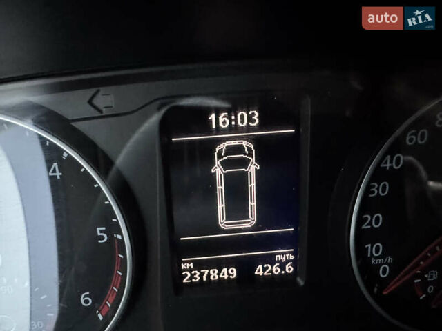 Белый Фольксваген Transporter, объемом двигателя 2 л и пробегом 237 тыс. км за 19950 $, фото 24 на Automoto.ua