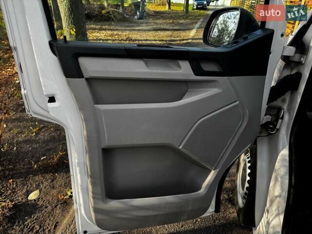 Білий Фольксваген Transporter, об'ємом двигуна 2 л та пробігом 386 тис. км за 19990 $, фото 8 на Automoto.ua