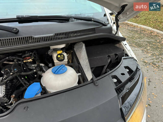 Белый Фольксваген Transporter, объемом двигателя 2 л и пробегом 237 тыс. км за 19950 $, фото 57 на Automoto.ua