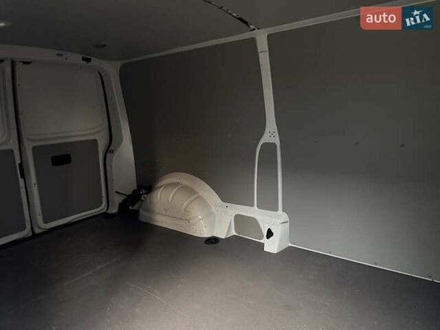 Белый Фольксваген Transporter, объемом двигателя 2 л и пробегом 237 тыс. км за 19950 $, фото 46 на Automoto.ua