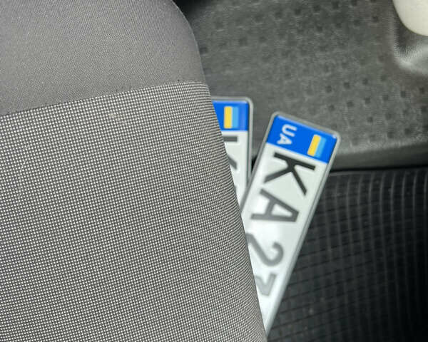 Белый Фольксваген Transporter, объемом двигателя 1.97 л и пробегом 384 тыс. км за 19999 $, фото 12 на Automoto.ua