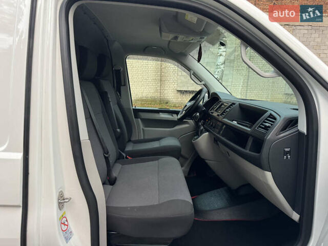 Белый Фольксваген Transporter, объемом двигателя 2 л и пробегом 237 тыс. км за 19950 $, фото 41 на Automoto.ua