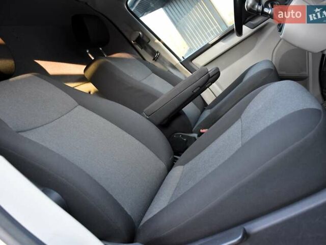 Белый Фольксваген Transporter, объемом двигателя 2 л и пробегом 255 тыс. км за 17900 $, фото 36 на Automoto.ua