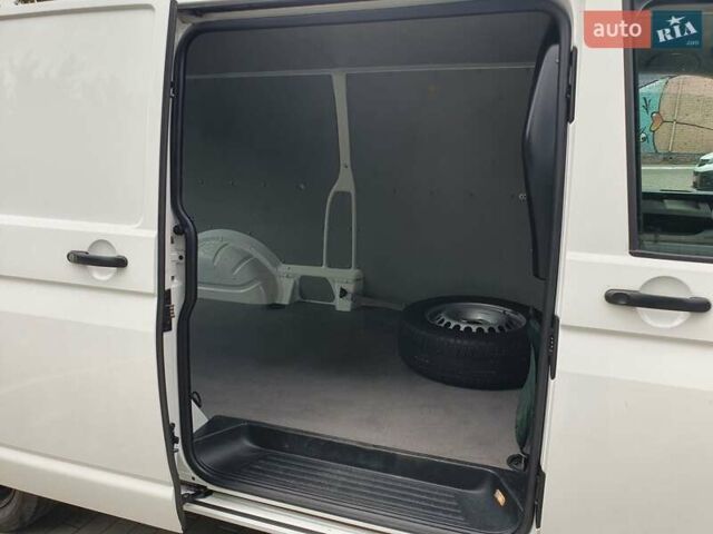 Белый Фольксваген Transporter, объемом двигателя 2 л и пробегом 254 тыс. км за 18999 $, фото 7 на Automoto.ua