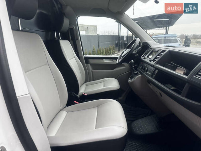 Білий Фольксваген Transporter, об'ємом двигуна 2 л та пробігом 219 тис. км за 17900 $, фото 20 на Automoto.ua