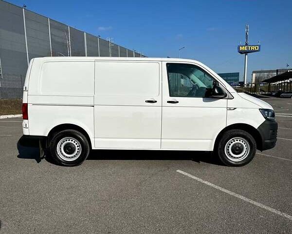 Белый Фольксваген Transporter, объемом двигателя 1.97 л и пробегом 200 тыс. км за 17499 $, фото 1 на Automoto.ua