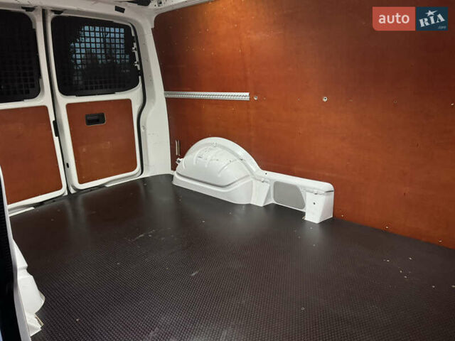 Белый Фольксваген Transporter, объемом двигателя 2 л и пробегом 244 тыс. км за 18100 $, фото 50 на Automoto.ua