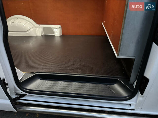 Белый Фольксваген Transporter, объемом двигателя 2 л и пробегом 244 тыс. км за 18100 $, фото 47 на Automoto.ua