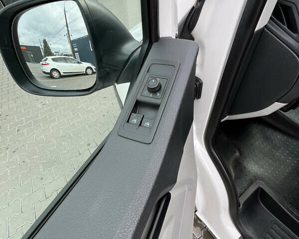 Белый Фольксваген Transporter, объемом двигателя 2 л и пробегом 278 тыс. км за 20600 $, фото 12 на Automoto.ua