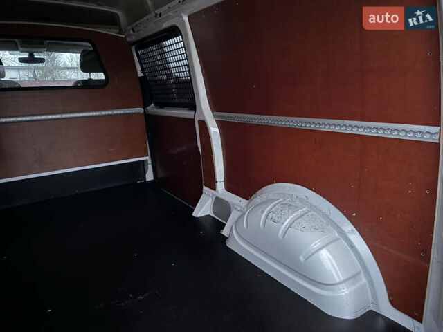 Белый Фольксваген Transporter, объемом двигателя 2 л и пробегом 244 тыс. км за 18500 $, фото 54 на Automoto.ua
