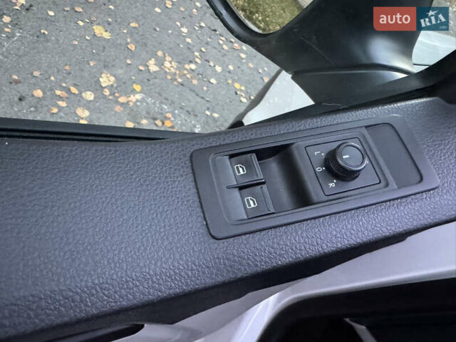 Білий Фольксваген Transporter, об'ємом двигуна 2 л та пробігом 244 тис. км за 18200 $, фото 19 на Automoto.ua