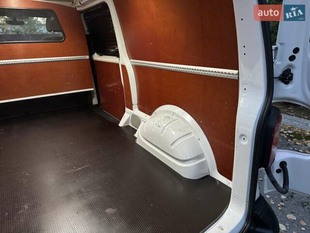 Білий Фольксваген Transporter, об'ємом двигуна 2 л та пробігом 244 тис. км за 18200 $, фото 50 на Automoto.ua
