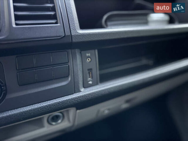 Білий Фольксваген Transporter, об'ємом двигуна 2 л та пробігом 244 тис. км за 18200 $, фото 31 на Automoto.ua