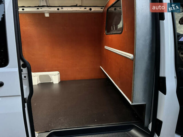 Білий Фольксваген Transporter, об'ємом двигуна 2 л та пробігом 244 тис. км за 18200 $, фото 45 на Automoto.ua