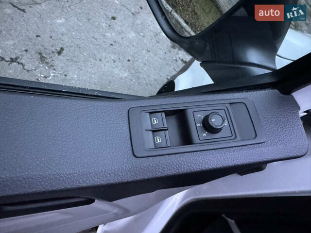 Белый Фольксваген Transporter, объемом двигателя 2 л и пробегом 244 тыс. км за 18500 $, фото 22 на Automoto.ua
