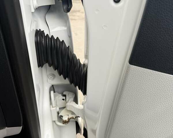 Белый Фольксваген Transporter, объемом двигателя 2 л и пробегом 179 тыс. км за 21900 $, фото 27 на Automoto.ua