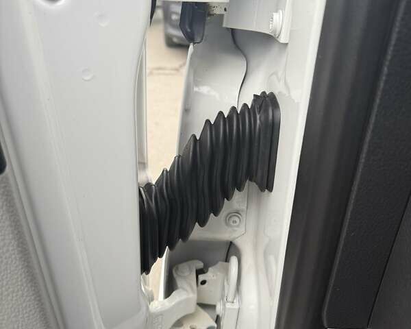 Белый Фольксваген Transporter, объемом двигателя 2 л и пробегом 179 тыс. км за 21900 $, фото 28 на Automoto.ua