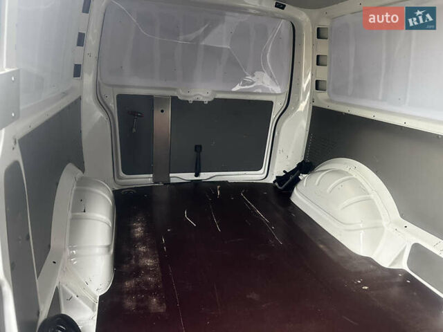 Білий Фольксваген Transporter, об'ємом двигуна 2 л та пробігом 224 тис. км за 20500 $, фото 38 на Automoto.ua