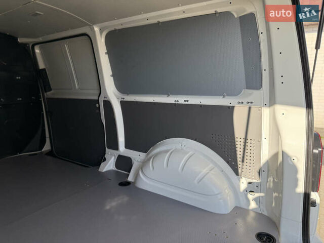 Белый Фольксваген Transporter, объемом двигателя 2 л и пробегом 251 тыс. км за 28550 $, фото 44 на Automoto.ua