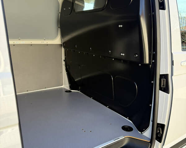 Белый Фольксваген Transporter, объемом двигателя 2 л и пробегом 251 тыс. км за 28550 $, фото 35 на Automoto.ua