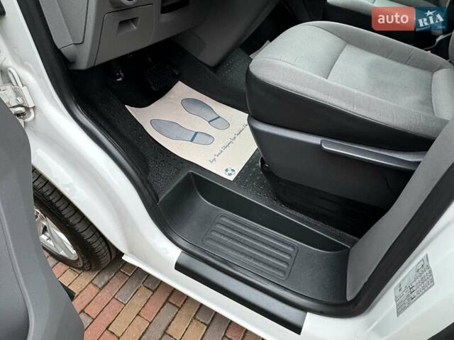 Белый Фольксваген Transporter, объемом двигателя 2 л и пробегом 223 тыс. км за 25999 $, фото 28 на Automoto.ua