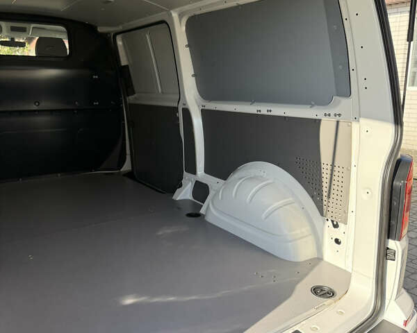 Белый Фольксваген Transporter, объемом двигателя 2 л и пробегом 251 тыс. км за 28550 $, фото 43 на Automoto.ua