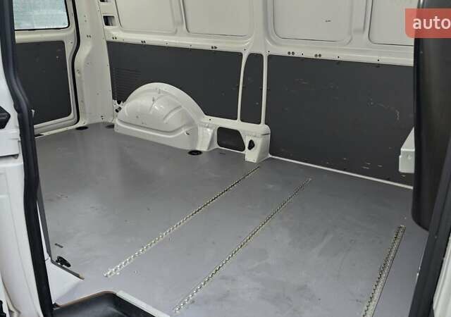 Білий Фольксваген Transporter, об'ємом двигуна 2 л та пробігом 220 тис. км за 25700 $, фото 23 на Automoto.ua
