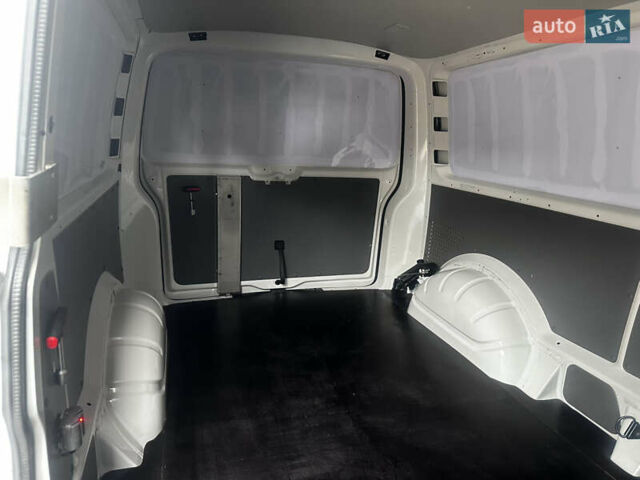 Белый Фольксваген Transporter, объемом двигателя 2 л и пробегом 112 тыс. км за 25500 $, фото 64 на Automoto.ua