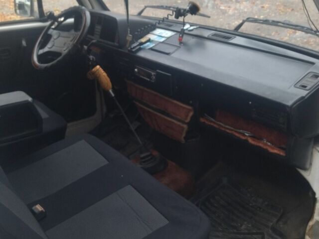 Белый Фольксваген Transporter, объемом двигателя 1.6 л и пробегом 400 тыс. км за 1800 $, фото 4 на Automoto.ua