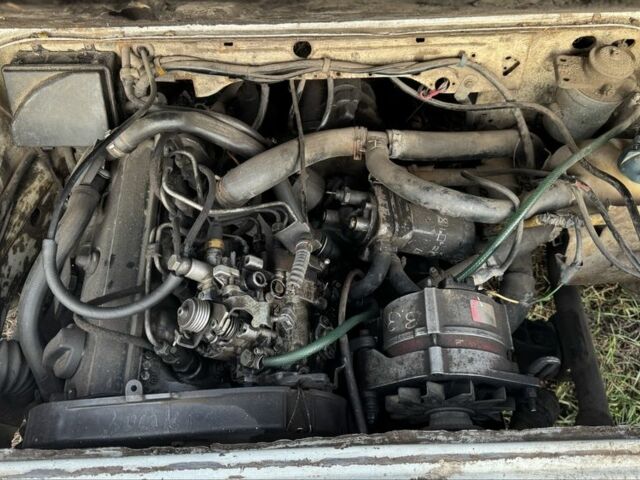 Белый Фольксваген Transporter, объемом двигателя 1.9 л и пробегом 400 тыс. км за 1900 $, фото 1 на Automoto.ua