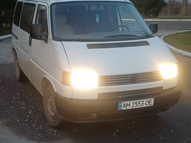 Белый Фольксваген Transporter, объемом двигателя 2.4 л и пробегом 278 тыс. км за 2550 $, фото 2 на Automoto.ua