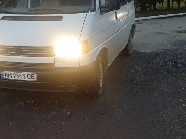 Белый Фольксваген Transporter, объемом двигателя 2.4 л и пробегом 278 тыс. км за 2550 $, фото 1 на Automoto.ua