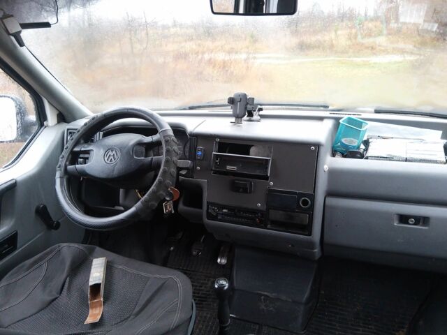 Белый Фольксваген Transporter, объемом двигателя 2.4 л и пробегом 500 тыс. км за 3600 $, фото 10 на Automoto.ua