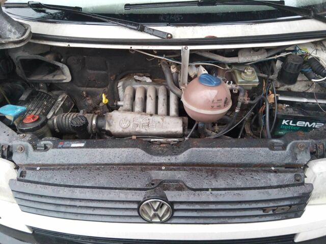 Белый Фольксваген Transporter, объемом двигателя 2.4 л и пробегом 500 тыс. км за 3600 $, фото 14 на Automoto.ua