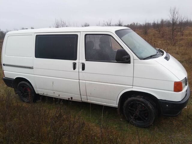 Белый Фольксваген Transporter, объемом двигателя 2.4 л и пробегом 500 тыс. км за 3600 $, фото 1 на Automoto.ua