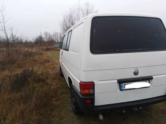 Белый Фольксваген Transporter, объемом двигателя 2.4 л и пробегом 500 тыс. км за 3600 $, фото 3 на Automoto.ua