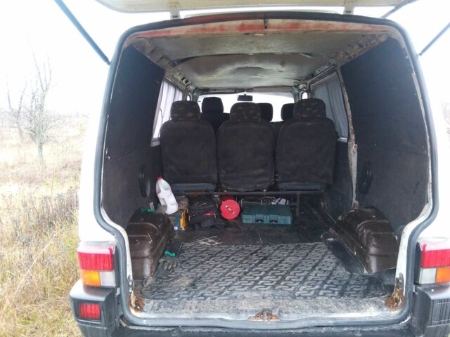 Белый Фольксваген Transporter, объемом двигателя 2.4 л и пробегом 500 тыс. км за 3600 $, фото 4 на Automoto.ua