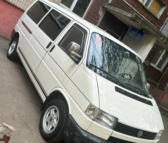 Білий Фольксваген Transporter, об'ємом двигуна 2.5 л та пробігом 400 тис. км за 3499 $, фото 5 на Automoto.ua