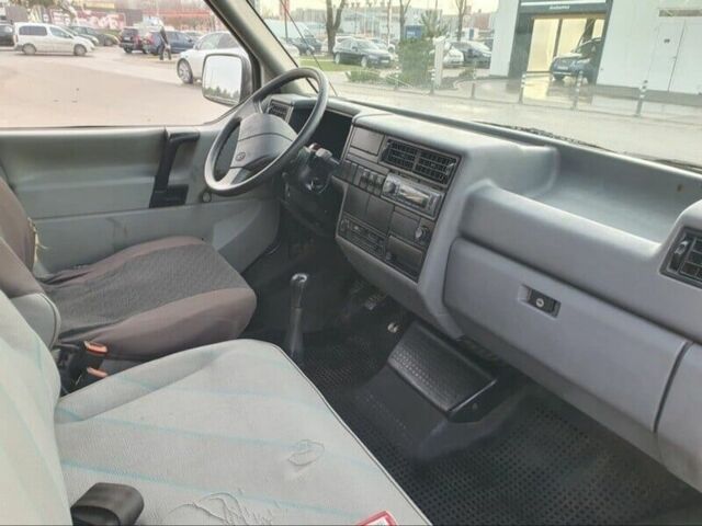 Белый Фольксваген Transporter, объемом двигателя 2.4 л и пробегом 273 тыс. км за 1800 $, фото 9 на Automoto.ua