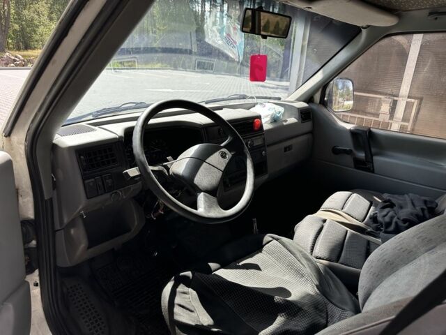 Белый Фольксваген Transporter, объемом двигателя 2.4 л и пробегом 607 тыс. км за 3200 $, фото 7 на Automoto.ua