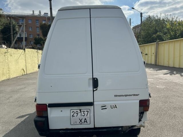 Білий Фольксваген Transporter, об'ємом двигуна 2.4 л та пробігом 299 тис. км за 2350 $, фото 5 на Automoto.ua