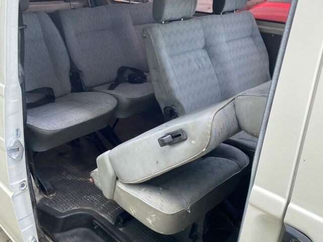 Білий Фольксваген Transporter, об'ємом двигуна 2.5 л та пробігом 450 тис. км за 2700 $, фото 5 на Automoto.ua